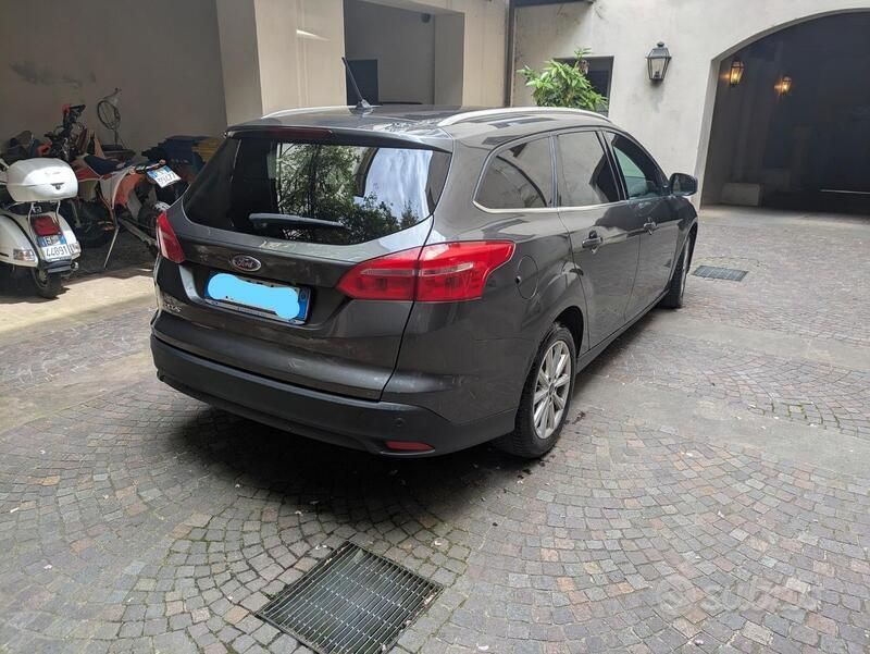 Usata Ford Focus 120 CV (88 kW) 2018 Grigio Station wagon
