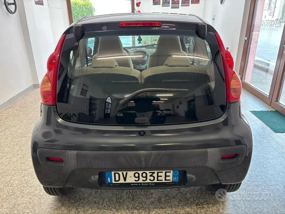 Usata Peugeot 107 68 CV (50 kW) 2009 Grigio Utilitaria