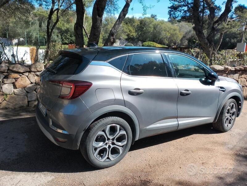 Grigio Usata 2023 Renault Captur SUV | 17.200 € (Ottimo prezzo) - Immagine 1/4