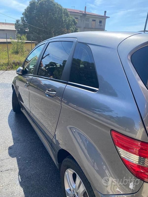Usata Mercedes B180 2010 Grigio Monovolume