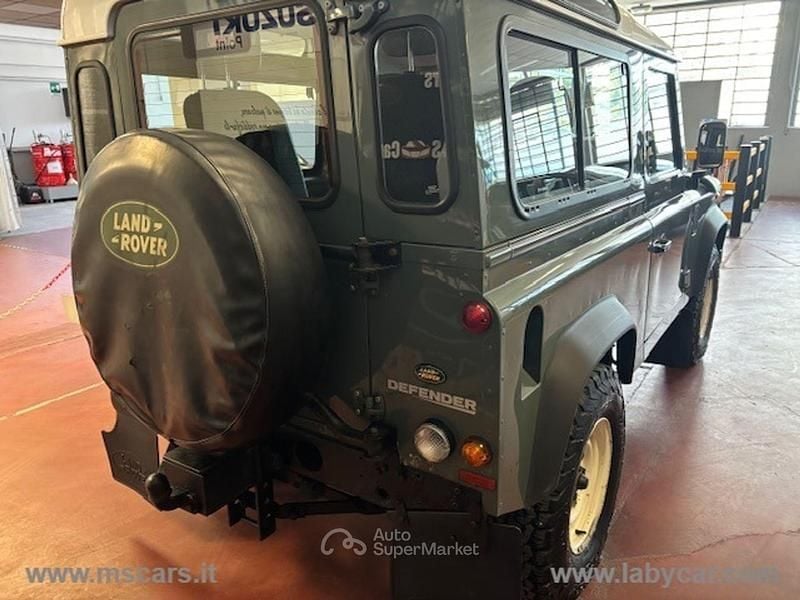 Usata Land Rover Defender SE 122 CV (89 kW) 2010 Verde Station wagon