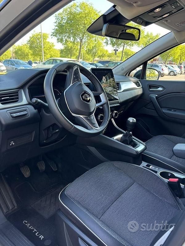 Usata Renault Captur Techno 100 CV (73 kW) 2023 Bianco SUV