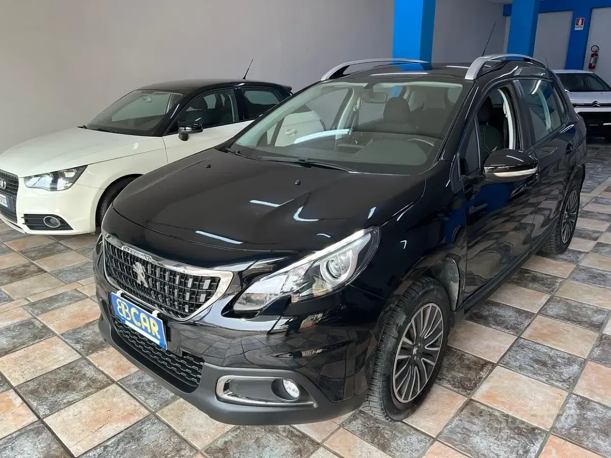Usata Peugeot 2008 Active 82 CV (60 kW) 2017 Nero SUV