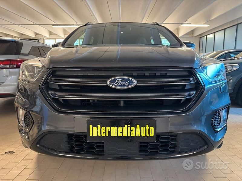 Usata Ford Kuga ST-Line 120 CV (88 kW) 2019 Grigio SUV