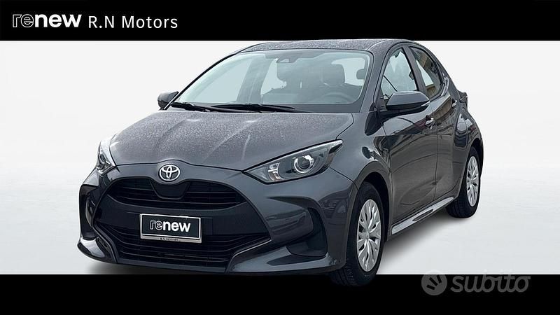 Usata Toyota Yaris Active 72 CV (52 kW) 2022 Grigio Berlina