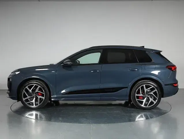 Usata Audi Q6 e-tron S-Line 284 kW (387 CV) 2025 Blu plasma metallizzato SUV