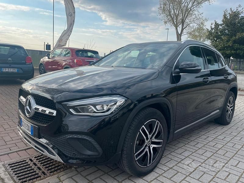 Usata Mercedes GLA180 Premium 136 CV (100 kW) 2021 Nero SUV