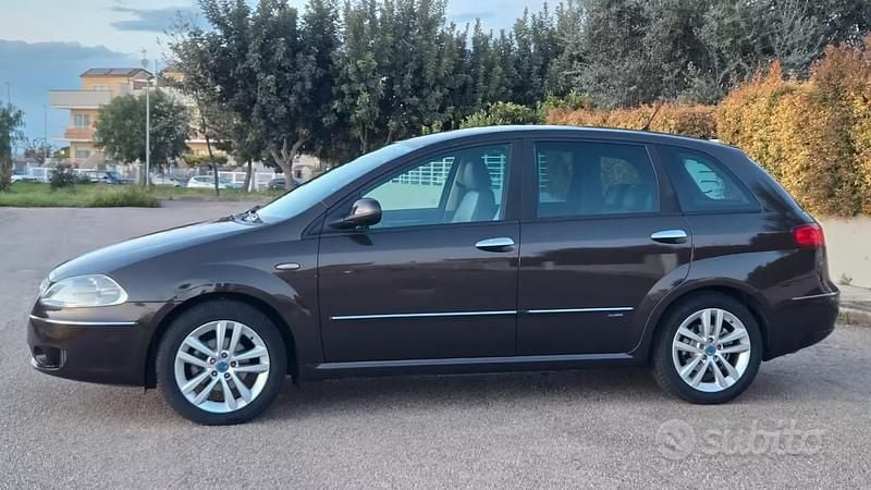 Usata Fiat Croma 149 CV (109 kW) 2007 Marrone Station wagon