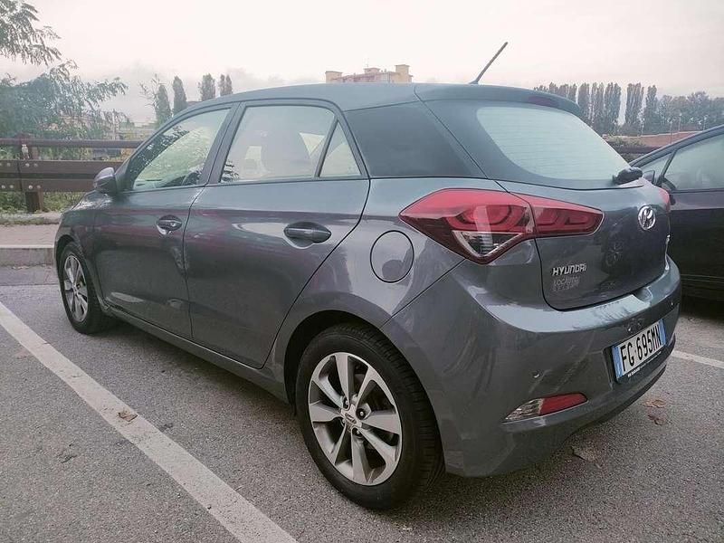 Usata Hyundai i20 90 CV (66 kW) 2016 Grigio Utilitaria