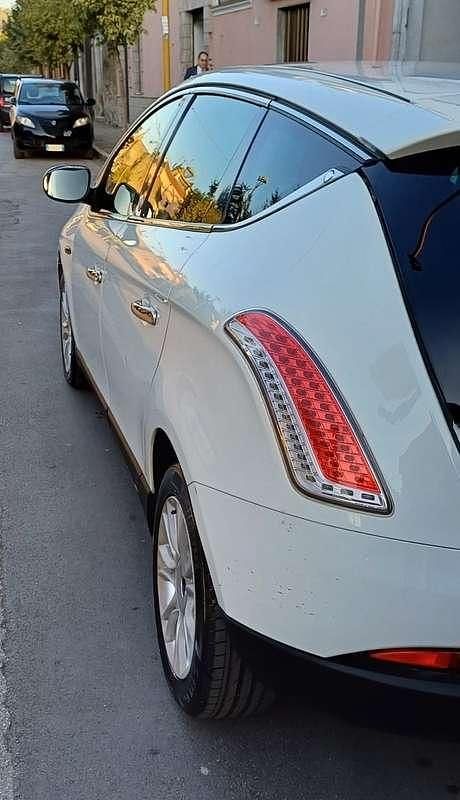 Usata Lancia Delta Silver 120 CV (88 kW) 2012 Utilitaria