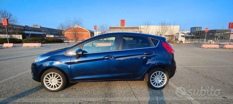 Usata Ford Fiesta 70 CV (51 kW) 2011 Blu Utilitaria