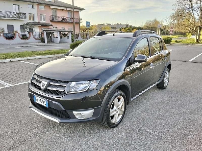 Usata Dacia Sandero Stepway 90 CV (66 kW) 2016 Nero Berlina
