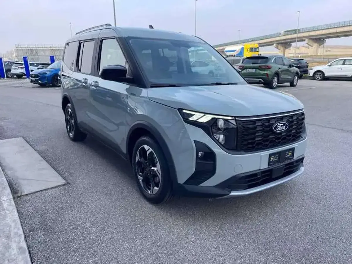 Nuova Ford Tourneo Courier Active 124 CV (91 kW) 2026 Cactus grey Monovolume