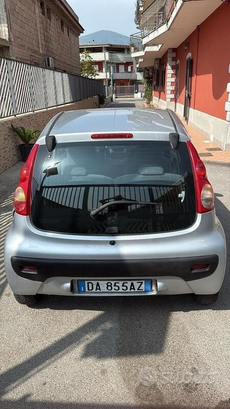 Usata Peugeot 107 68 CV (50 kW) 2006 Grigio Utilitaria
