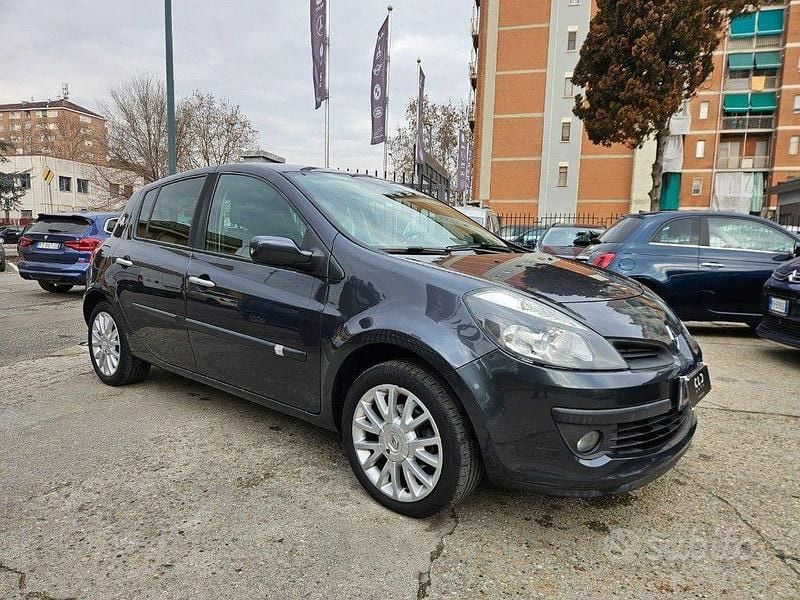 Usata Renault Clio II LE 86 CV (63 kW) 2008 Grigio scuro Berlina