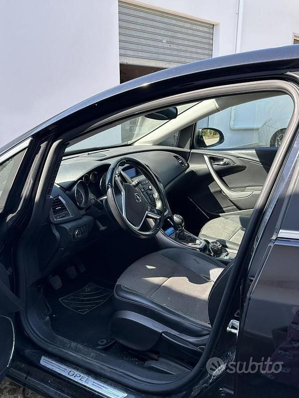 Usata Opel Astra Cosmo 125 CV (91 kW) 2010 Nero Berlina