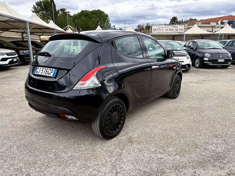 Usata Lancia Ypsilon Silver 69 CV (50 kW) 2022 Nero Utilitaria