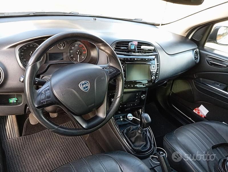 Begagnad Lancia Delta 120 HK (88 kW) 2014 Halvkombi