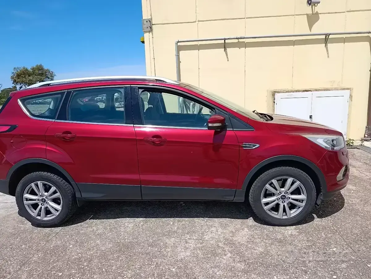 Usata Ford Kuga 120 CV (88 kW) 2018 Rosso SUV