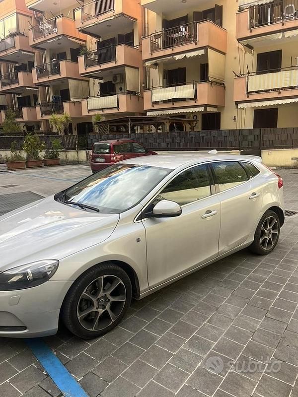 Gebraucht Volvo V40 190 PS (139 kW) 2015 Grau Limousine