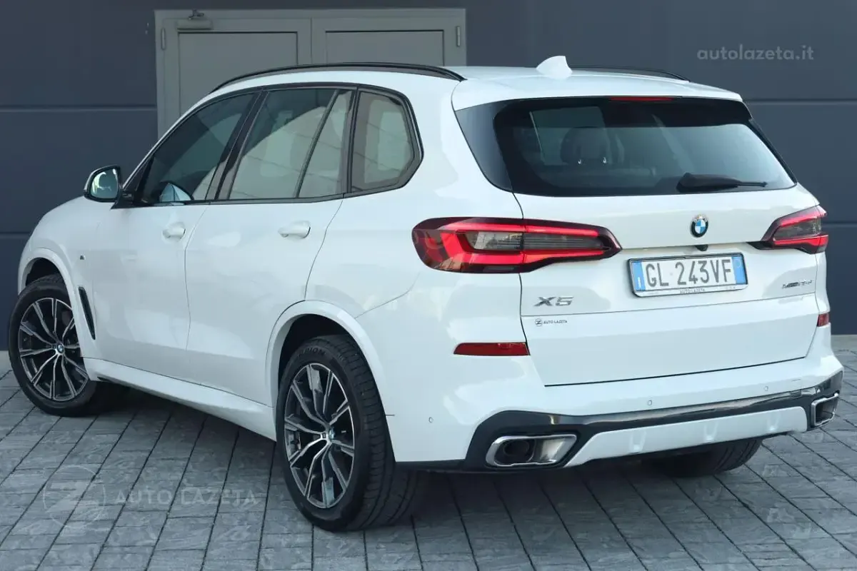 Usata BMW X5 Efficient Dynamics 231 CV (169 kW) 2022 Bianco metallizzato SUV