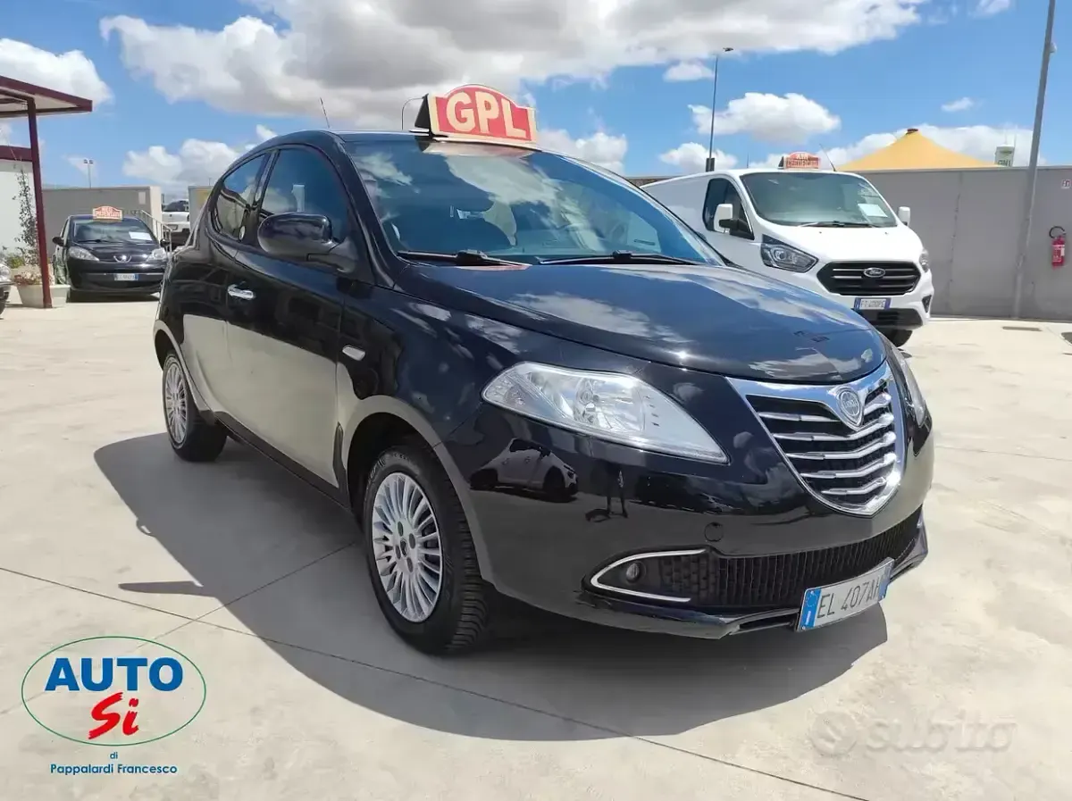 Usata Lancia Ypsilon 69 CV (50 kW) 2012 Nero Utilitaria