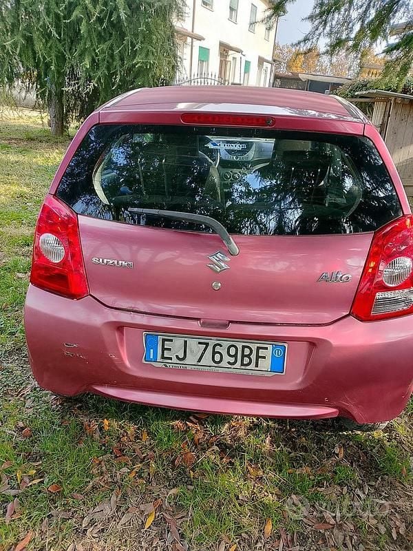 Usata Suzuki Alto 54 CV (39 kW) 2012 Rosso Utilitaria