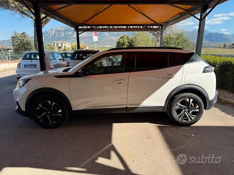 Usata Peugeot 2008 Allure 131 CV (96 kW) 2022 Bianco SUV