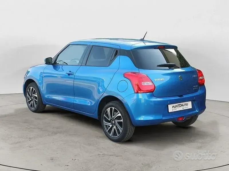Usata Suzuki Swift 83 CV (61 kW) 2023 Blu/azzurro Utilitaria