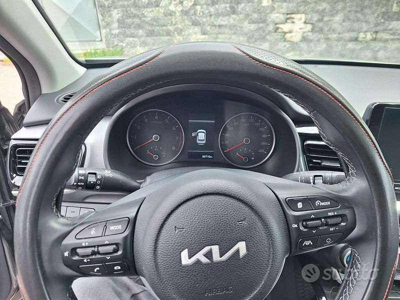 Usata Kia Stonic 100 CV (73 kW) 2023 Grigio SUV