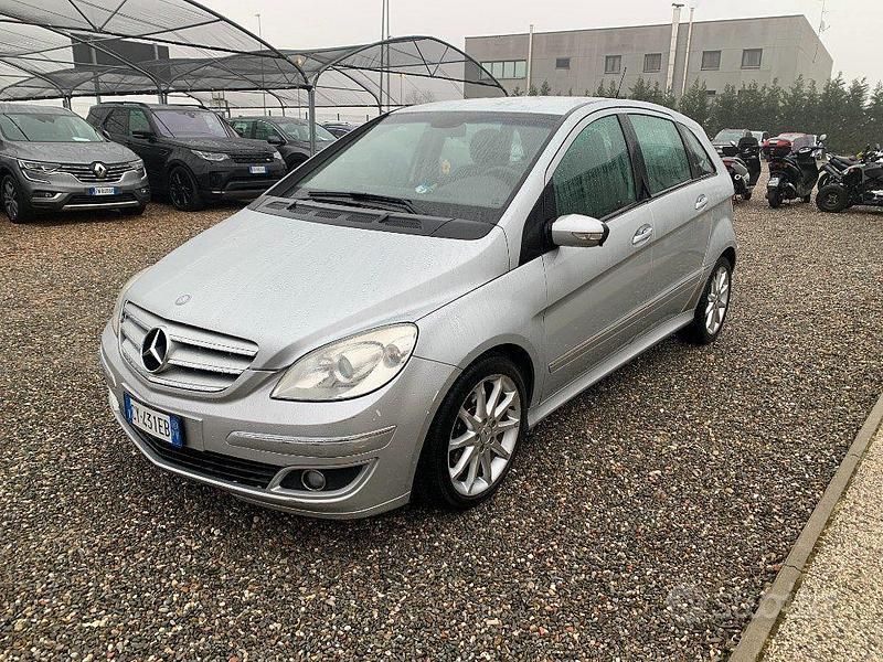Grigio Usata 2005 Mercedes B180 Monovolume | 2900 € (Buon prezzo) - Immagine 1/4