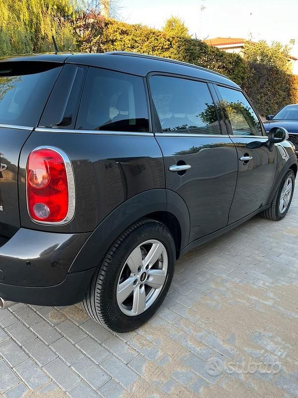 Usata Mini Countryman 111 CV (81 kW) 2015 Marrone SUV
