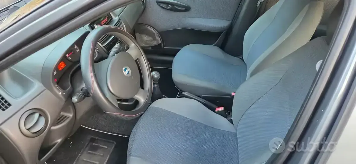 Usata Fiat Punto 60 CV (44 kW) 2004 Grigio Utilitaria