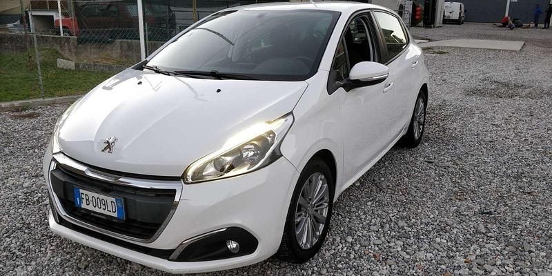 Usata Peugeot 208 Allure 82 CV (60 kW) 2016 Utilitaria