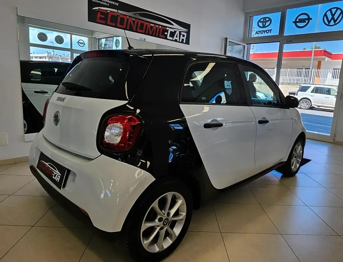 Usata Smart ForFour 70 CV (51 kW) 2017 Bianco Utilitaria