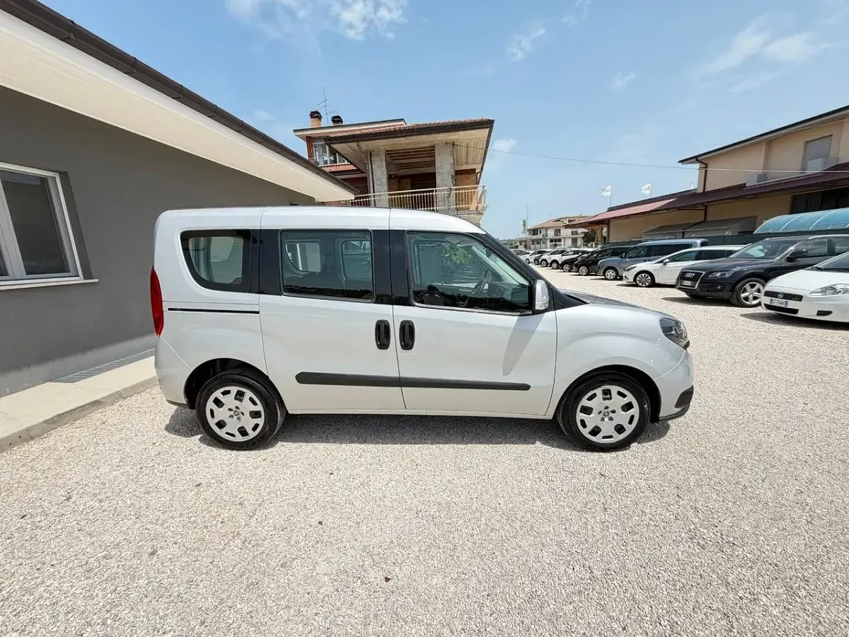 Usata Fiat Doblò 120 CV (88 kW) 2019 Argento Monovolume