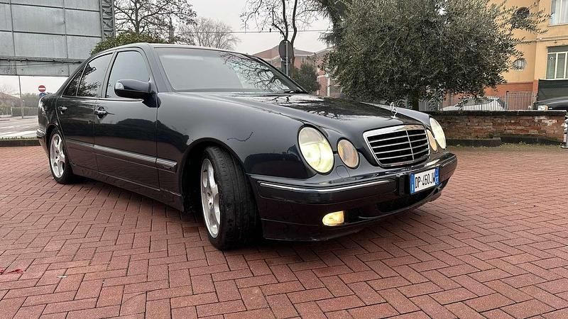 Usata Mercedes E220 Avantgarde 105 CV (77 kW) 1998 Berlina