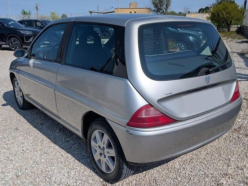 Usata Lancia Ypsilon 59 CV (43 kW) 2002 Grigio Utilitaria