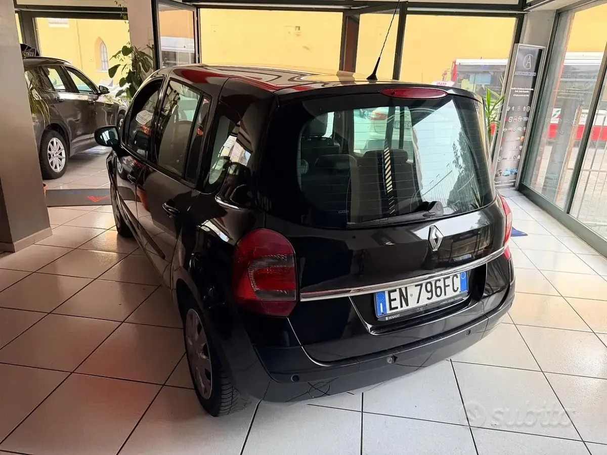 Usata Renault Modus 103 CV (75 kW) 2012 Nero Monovolume