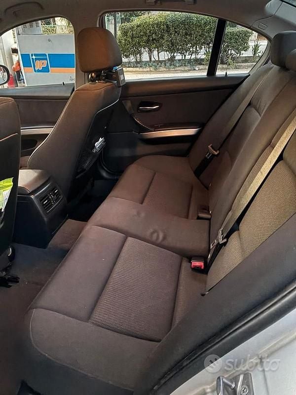 Begagnad BMW 320 177 HK (130 kW) 2009 Grå Sedan