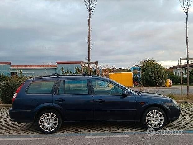 Usata Ford Mondeo 130 CV (95 kW) 2002 Blu Station wagon