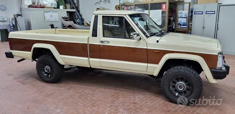 Usata Jeep Comanche 116 CV (85 kW) 1987 Beige Pick-up