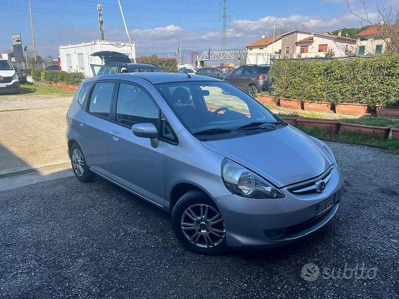 Usata Honda Jazz ES 83 CV (61 kW) 2007 Argento Utilitaria