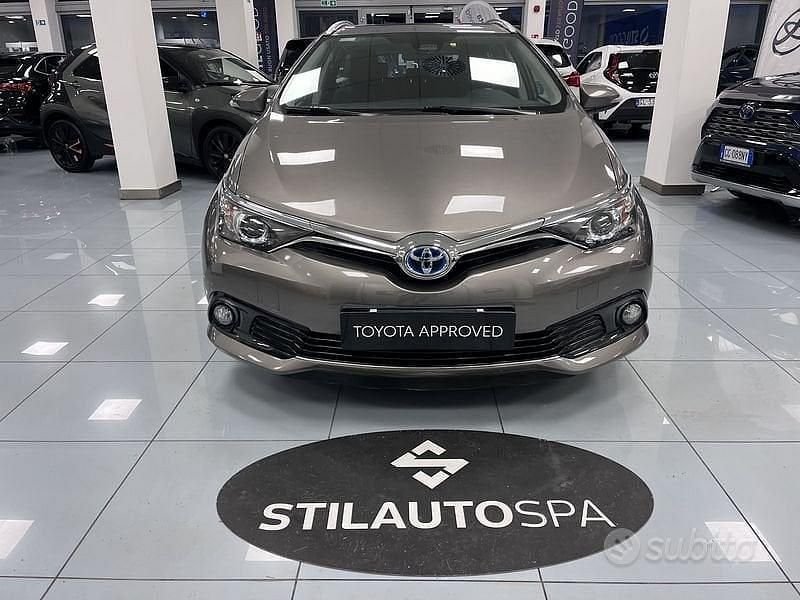 Usata Toyota Auris Touring Sports Active 136 CV (100 kW) 2019 Grigio Station wagon