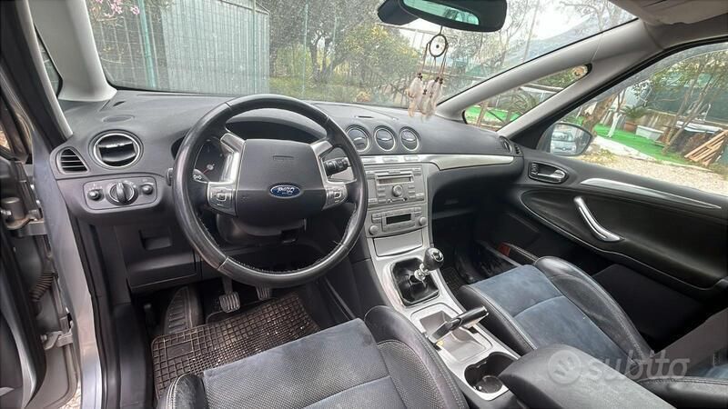 Argento Usata 2007 Ford S-MAX S Monovolume | 5000 € (Buon prezzo) - Immagine 1/4