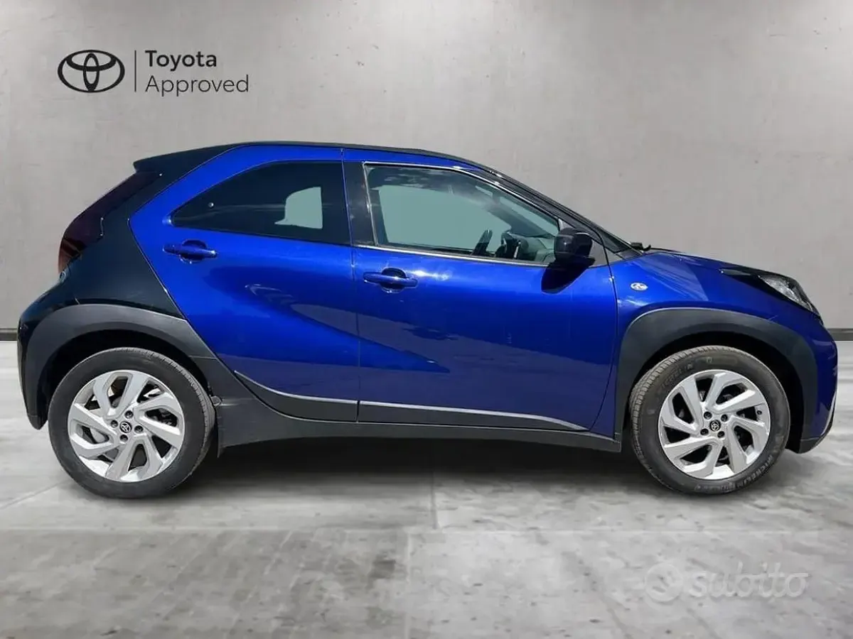 Usata Toyota Aygo X Trend 72 CV (52 kW) 2022 Bluazzurro SUV