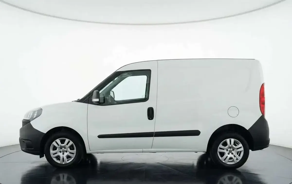 Usata Fiat Doblò Lounge 95 CV (69 kW) 2021 Bianco Monovolume