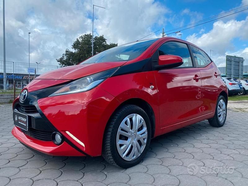 Usata Toyota Aygo X-play 69 CV (50 kW) 2016 Rosso Utilitaria
