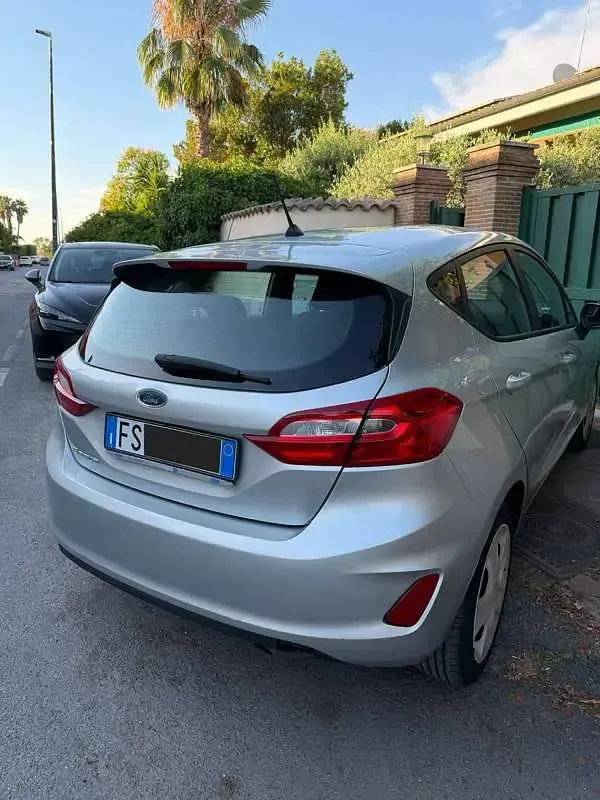 Usata Ford Fiesta 69 CV (50 kW) 2018 Grigio Utilitaria
