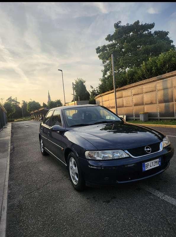 Usata Opel Vectra 118 CV (86 kW) 1999 Blu/azzurro Berlina
